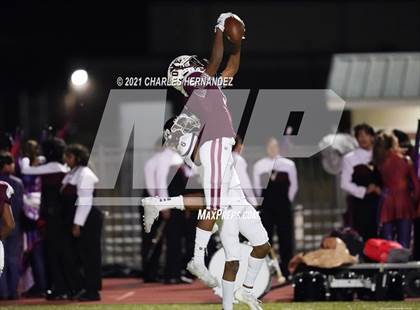 Thumbnail 2 in C.H. Yoe vs Hallettsville (UIL 3A D1 Bi-District Playoff) photogallery.
