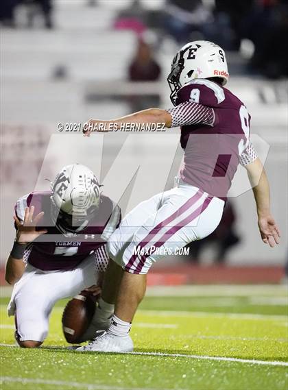Thumbnail 1 in C.H. Yoe vs Hallettsville (UIL 3A D1 Bi-District Playoff) photogallery.