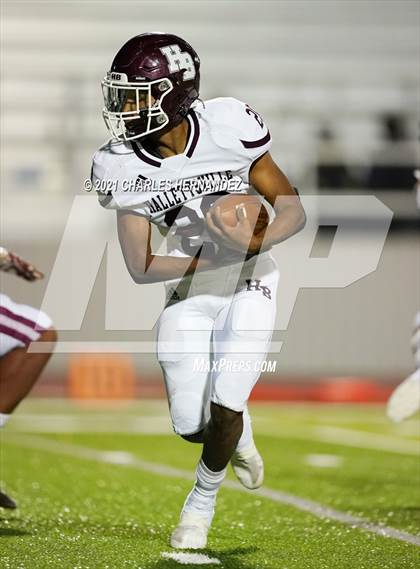 Thumbnail 1 in C.H. Yoe vs Hallettsville (UIL 3A D1 Bi-District Playoff) photogallery.