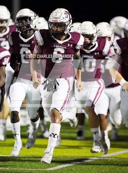 Thumbnail 1 in C.H. Yoe vs Hallettsville (UIL 3A D1 Bi-District Playoff) photogallery.