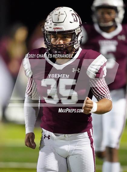 Thumbnail 2 in C.H. Yoe vs Hallettsville (UIL 3A D1 Bi-District Playoff) photogallery.