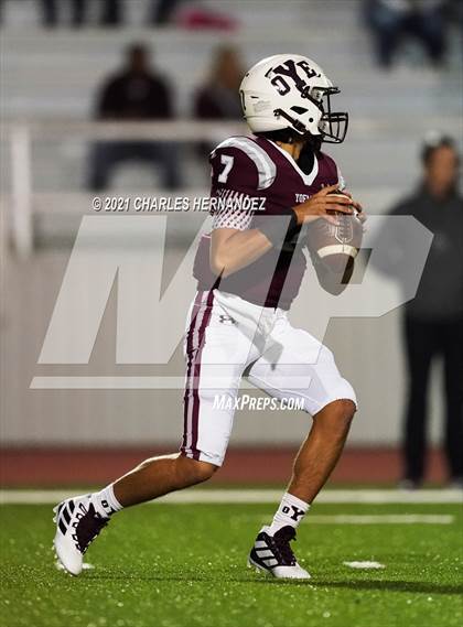 Thumbnail 2 in C.H. Yoe vs Hallettsville (UIL 3A D1 Bi-District Playoff) photogallery.