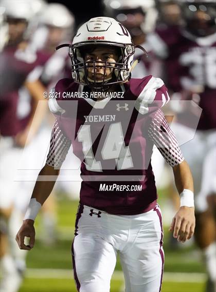 Thumbnail 3 in C.H. Yoe vs Hallettsville (UIL 3A D1 Bi-District Playoff) photogallery.
