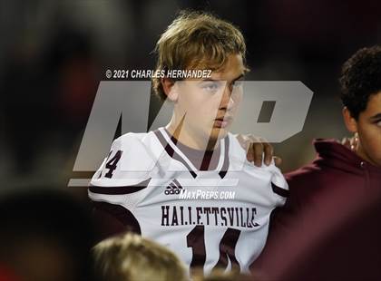 Thumbnail 1 in C.H. Yoe vs Hallettsville (UIL 3A D1 Bi-District Playoff) photogallery.