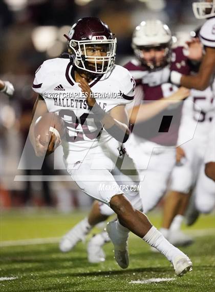 Thumbnail 1 in C.H. Yoe vs Hallettsville (UIL 3A D1 Bi-District Playoff) photogallery.
