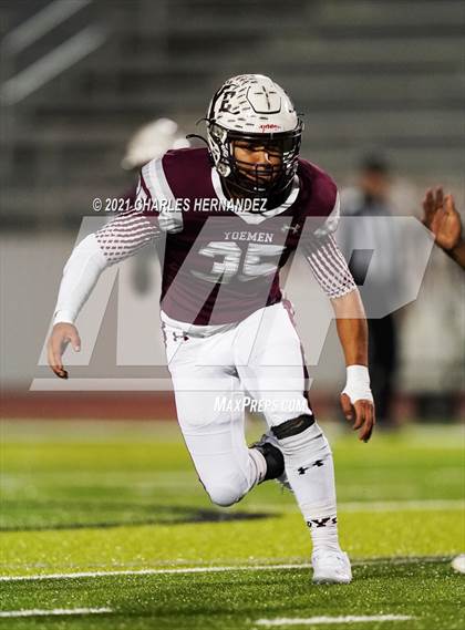 Thumbnail 1 in C.H. Yoe vs Hallettsville (UIL 3A D1 Bi-District Playoff) photogallery.