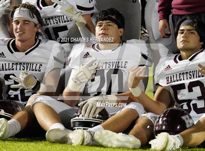 Thumbnail 2 in C.H. Yoe vs Hallettsville (UIL 3A D1 Bi-District Playoff) photogallery.