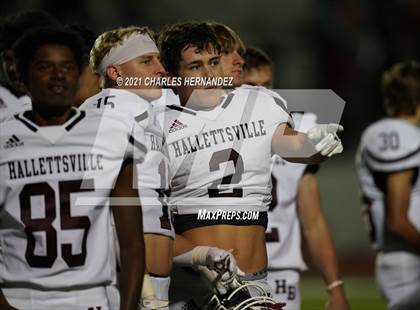 Thumbnail 1 in C.H. Yoe vs Hallettsville (UIL 3A D1 Bi-District Playoff) photogallery.