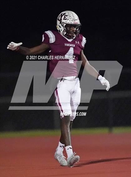 Thumbnail 2 in C.H. Yoe vs Hallettsville (UIL 3A D1 Bi-District Playoff) photogallery.
