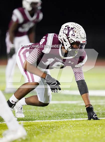 Thumbnail 2 in C.H. Yoe vs Hallettsville (UIL 3A D1 Bi-District Playoff) photogallery.