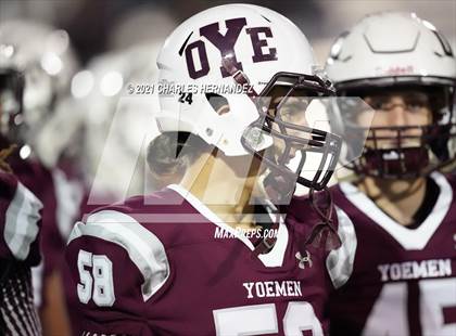 Thumbnail 3 in C.H. Yoe vs Hallettsville (UIL 3A D1 Bi-District Playoff) photogallery.