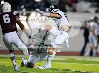 Thumbnail 2 in C.H. Yoe vs Hallettsville (UIL 3A D1 Bi-District Playoff) photogallery.