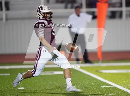 Thumbnail 2 in C.H. Yoe vs Hallettsville (UIL 3A D1 Bi-District Playoff) photogallery.