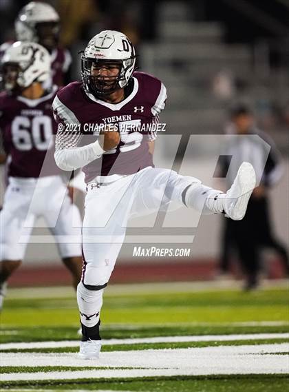 Thumbnail 2 in C.H. Yoe vs Hallettsville (UIL 3A D1 Bi-District Playoff) photogallery.