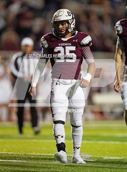 Thumbnail 2 in C.H. Yoe vs Hallettsville (UIL 3A D1 Bi-District Playoff) photogallery.