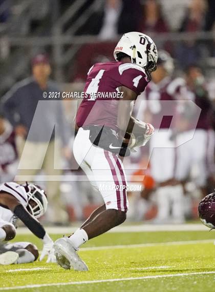 Thumbnail 1 in C.H. Yoe vs Hallettsville (UIL 3A D1 Bi-District Playoff) photogallery.
