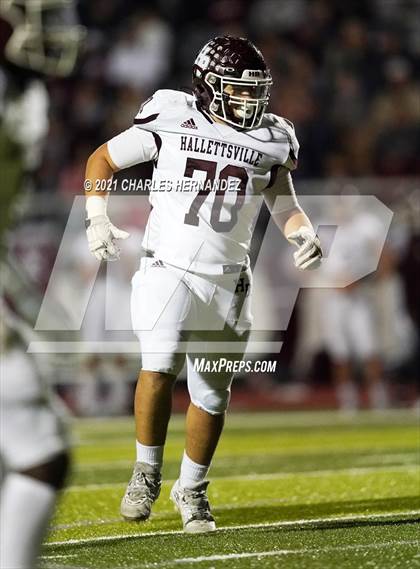 Thumbnail 2 in C.H. Yoe vs Hallettsville (UIL 3A D1 Bi-District Playoff) photogallery.