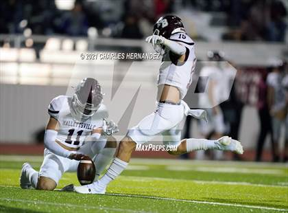 Thumbnail 2 in C.H. Yoe vs Hallettsville (UIL 3A D1 Bi-District Playoff) photogallery.