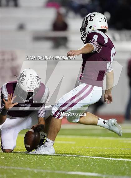 Thumbnail 3 in C.H. Yoe vs Hallettsville (UIL 3A D1 Bi-District Playoff) photogallery.