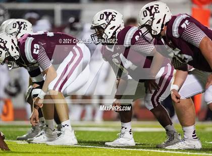 Thumbnail 3 in C.H. Yoe vs Hallettsville (UIL 3A D1 Bi-District Playoff) photogallery.
