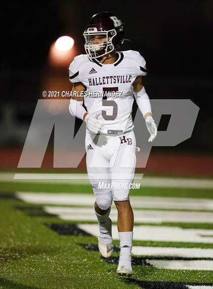 Thumbnail 2 in C.H. Yoe vs Hallettsville (UIL 3A D1 Bi-District Playoff) photogallery.
