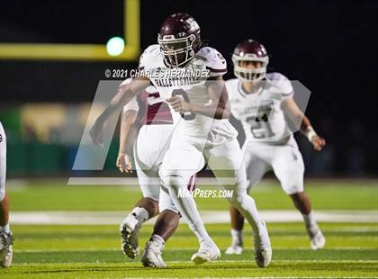 Thumbnail 1 in C.H. Yoe vs Hallettsville (UIL 3A D1 Bi-District Playoff) photogallery.
