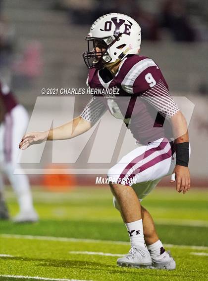 Thumbnail 2 in C.H. Yoe vs Hallettsville (UIL 3A D1 Bi-District Playoff) photogallery.