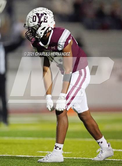 Thumbnail 2 in C.H. Yoe vs Hallettsville (UIL 3A D1 Bi-District Playoff) photogallery.