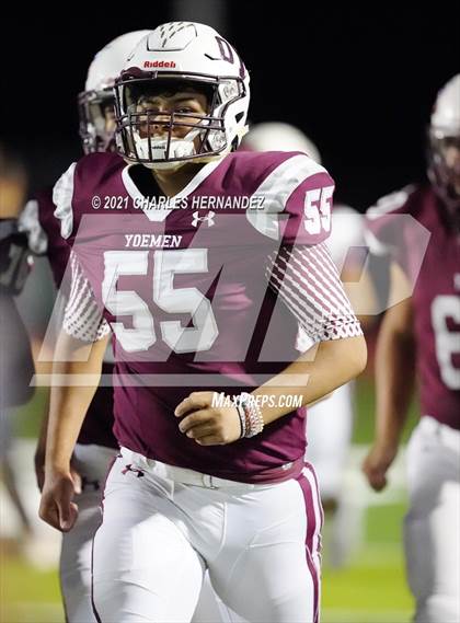 Thumbnail 1 in C.H. Yoe vs Hallettsville (UIL 3A D1 Bi-District Playoff) photogallery.