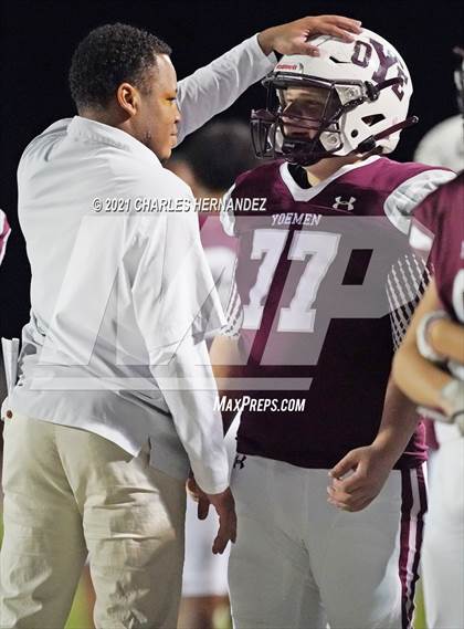 Thumbnail 2 in C.H. Yoe vs Hallettsville (UIL 3A D1 Bi-District Playoff) photogallery.