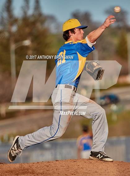 Thumbnail 2 in Lincoln @ Vista del Lago photogallery.