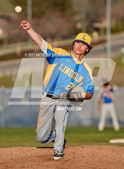 Thumbnail 1 in Lincoln @ Vista del Lago photogallery.