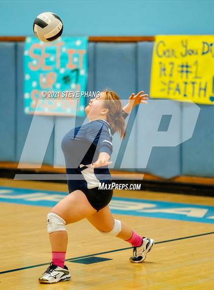 Thumbnail 2 in Laguna Creek @ Burbank photogallery.