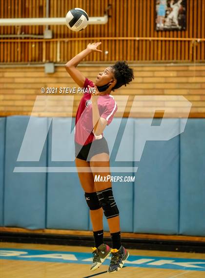 Thumbnail 1 in Laguna Creek @ Burbank photogallery.