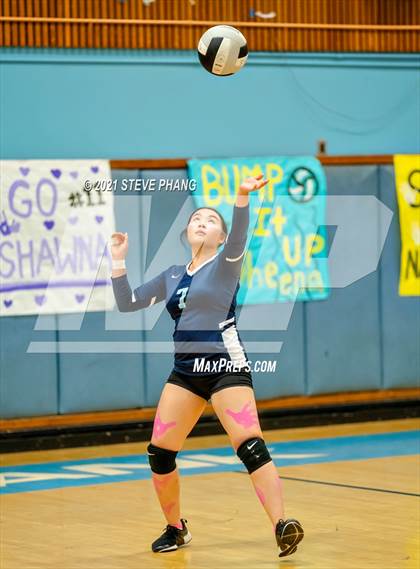 Thumbnail 2 in Laguna Creek @ Burbank photogallery.