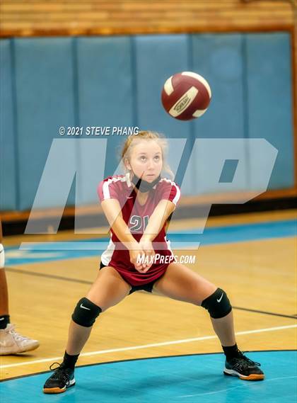 Thumbnail 1 in Laguna Creek @ Burbank photogallery.