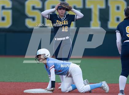 Thumbnail 3 in Notre Dame vs. Hillsdale (CIF CCS D2 Semifinal) photogallery.