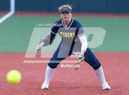 Thumbnail 3 in Notre Dame vs. Hillsdale (CCS D2 semifinal) photogallery.