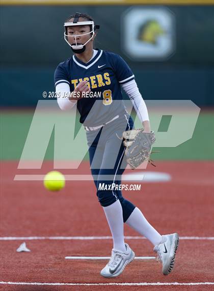 Thumbnail 1 in Notre Dame vs. Hillsdale (CIF CCS D2 Semifinal) photogallery.