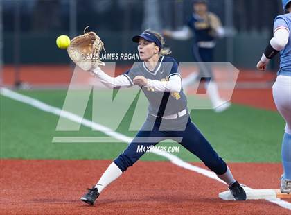 Thumbnail 2 in Notre Dame vs. Hillsdale (CCS D2 semifinal) photogallery.