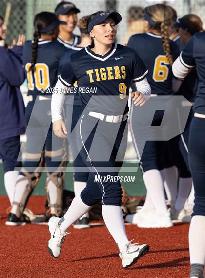 Thumbnail 3 in Notre Dame vs. Hillsdale (CIF CCS D2 Semifinal) photogallery.