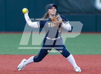 Thumbnail 1 in Notre Dame vs. Hillsdale (CCS D2 semifinal) photogallery.
