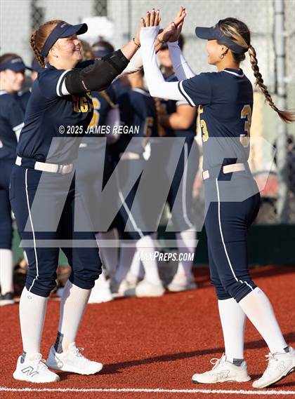 Thumbnail 2 in Notre Dame vs. Hillsdale (CIF CCS D2 Semifinal) photogallery.