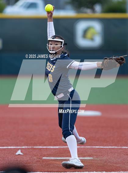Thumbnail 3 in Notre Dame vs. Hillsdale (CIF CCS D2 Semifinal) photogallery.