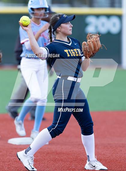 Thumbnail 3 in Notre Dame vs. Hillsdale (CCS D2 semifinal) photogallery.