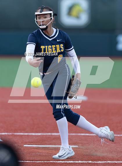 Thumbnail 2 in Notre Dame vs. Hillsdale (CCS D2 semifinal) photogallery.