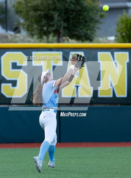 Thumbnail 2 in Notre Dame vs. Hillsdale (CIF CCS D2 Semifinal) photogallery.