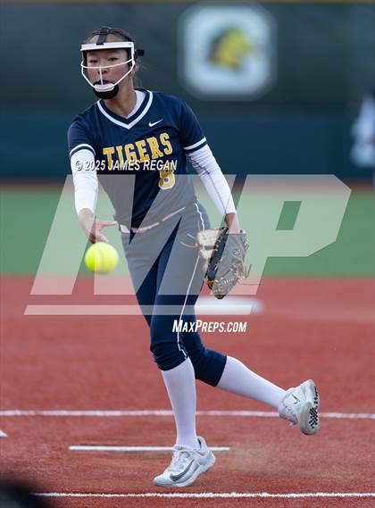 Thumbnail 3 in Notre Dame vs. Hillsdale (CIF CCS D2 Semifinal) photogallery.