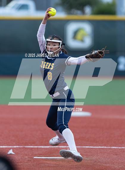 Thumbnail 1 in Notre Dame vs. Hillsdale (CCS D2 semifinal) photogallery.