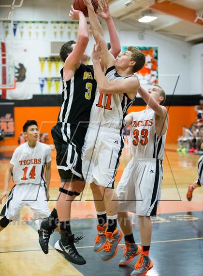 Thumbnail 2 in Roseville vs Del Oro photogallery.